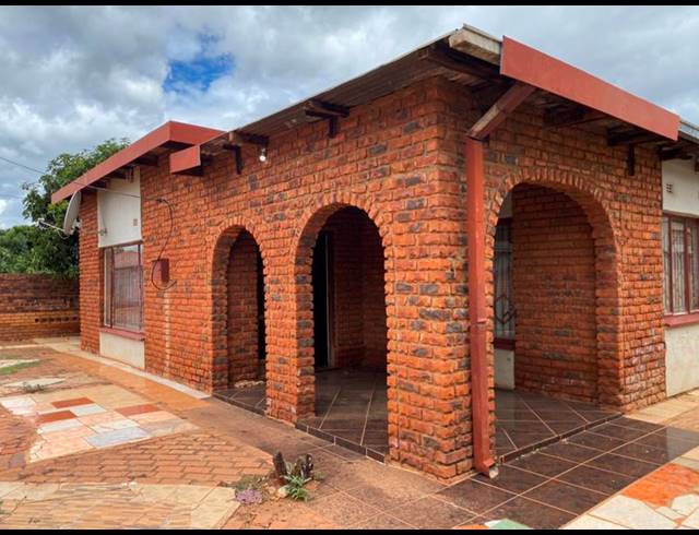 3 BEDROOM HOUSE FOR SALE IN MAHWELERENG